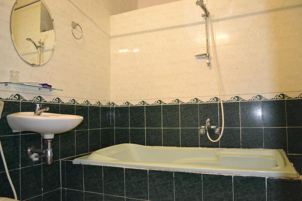 White Lion 2 Hotel Нячанг Екстер'єр фото