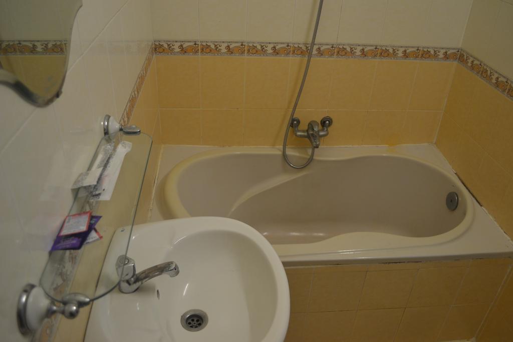 White Lion 2 Hotel Нячанг Екстер'єр фото