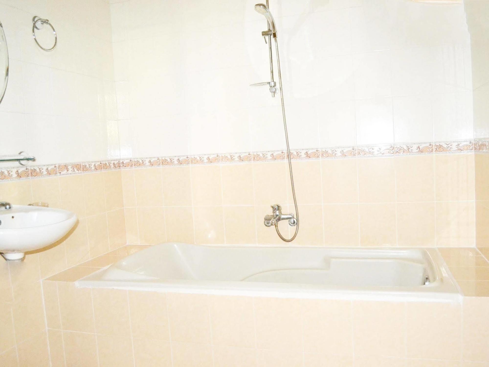 White Lion 2 Hotel Нячанг Екстер'єр фото